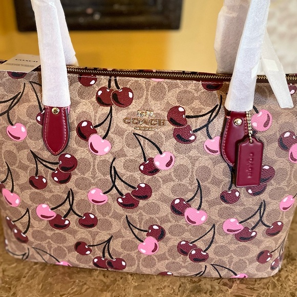 COACH Gallery Tote Bag In Signature Canvas With Cherry Print NWT - Picture 4 of 14